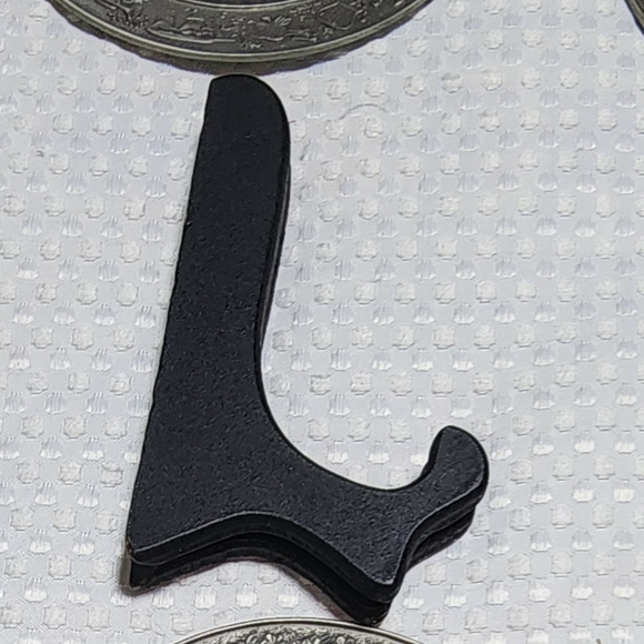 VINTAGE HALLMARK EUC 1981 ROCKING GIRL READING PEWTER COLLECTIBLE PLATE & STAND - Picture 3 of 3